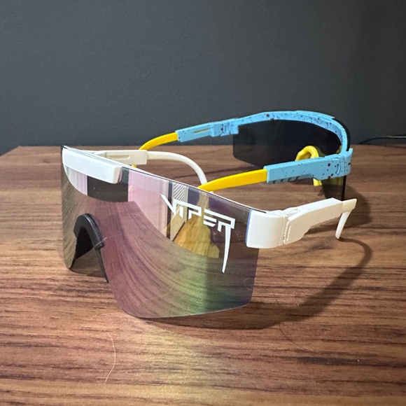 Pit Vipers/shield sunglasses (5 assorted pairs) - Picture 2 of 6